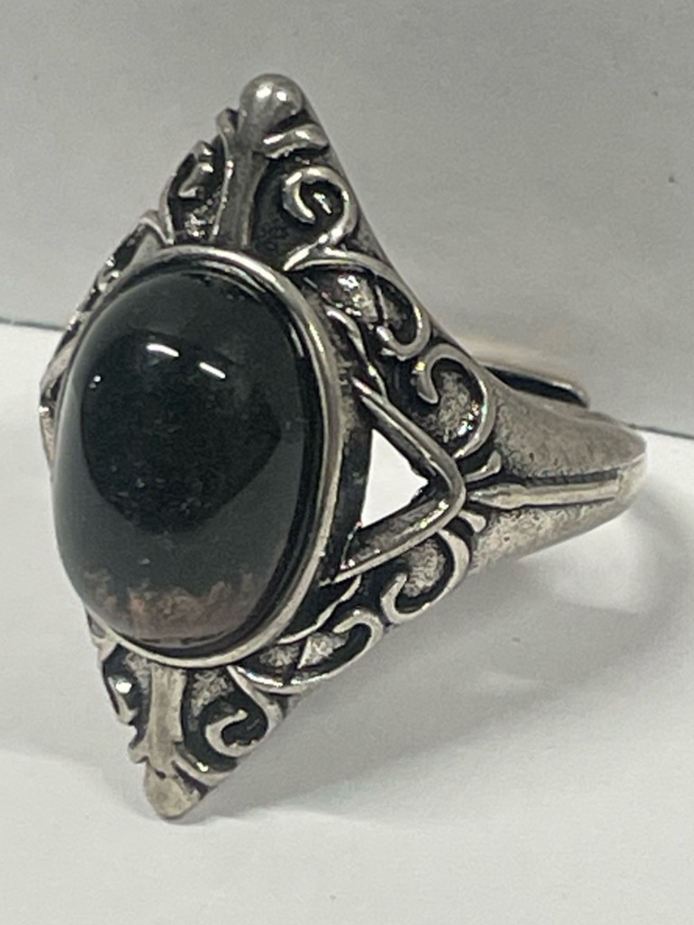 Elegant Black Onyx Cabochon Ring with Ornate Silver Filigree